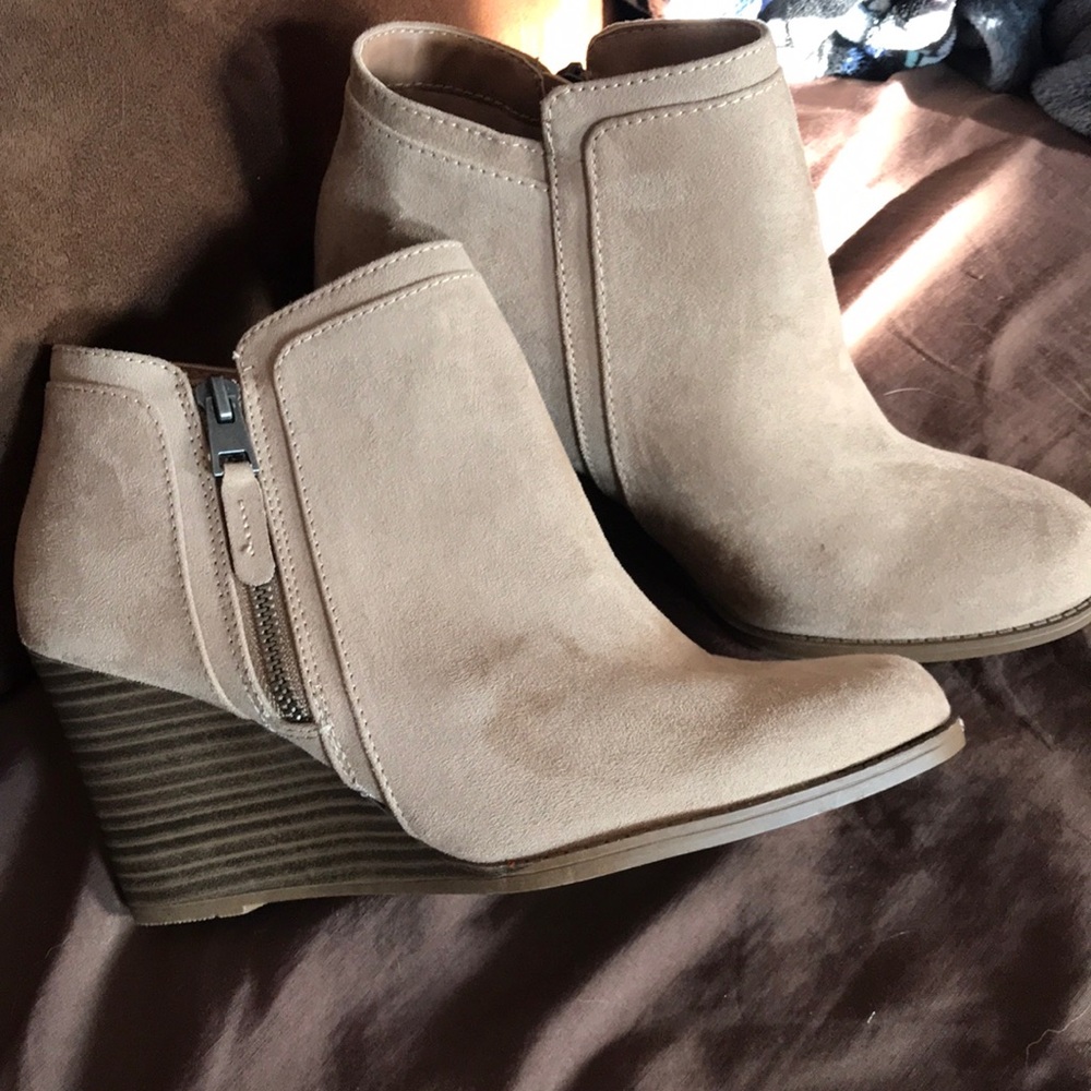 Time and tru, size 8.5… tan, wedge heel